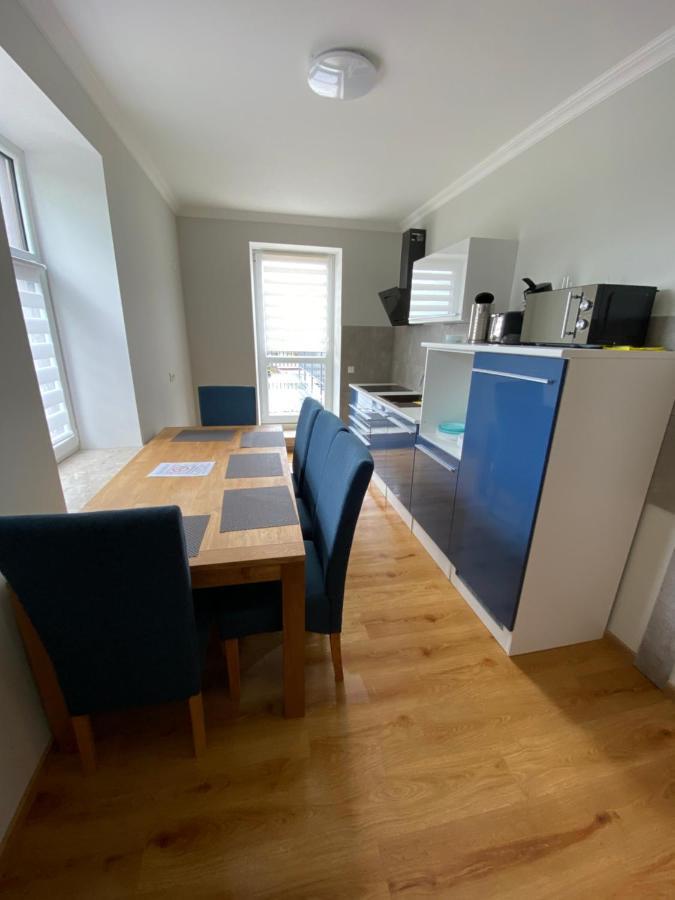 2 Raum Apartment Mit Terrasse, Hell Und Stilvoll Borna Luaran gambar